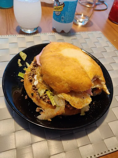 Sandwich Agoulou poulet et fromage